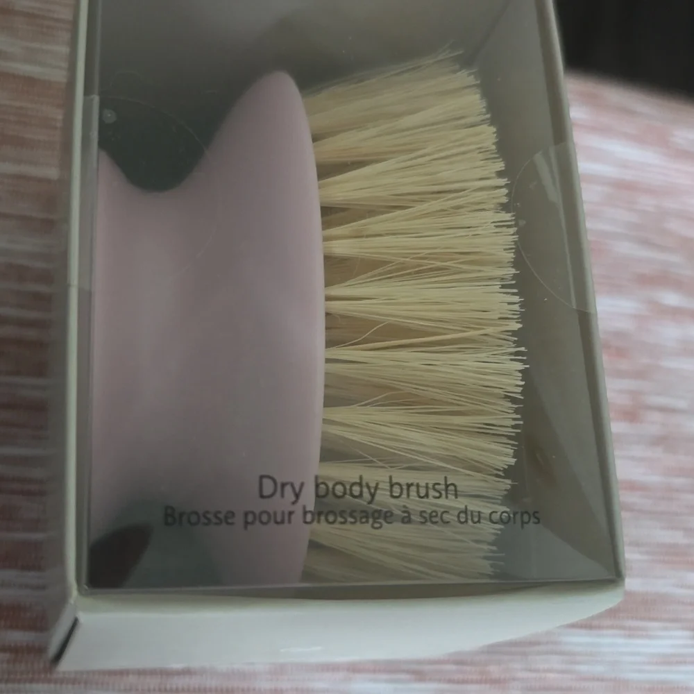 SEPHORA BUNDLE: BODY BRUSH, SCALP MASSAGER AND MAKEUP SPONGE - Picture 5 of 8